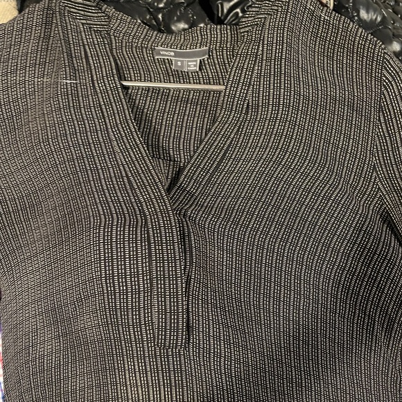 Vince silk crêpe de Chine black & cream georgette V-Neck blouse. Small - Picture 6 of 6